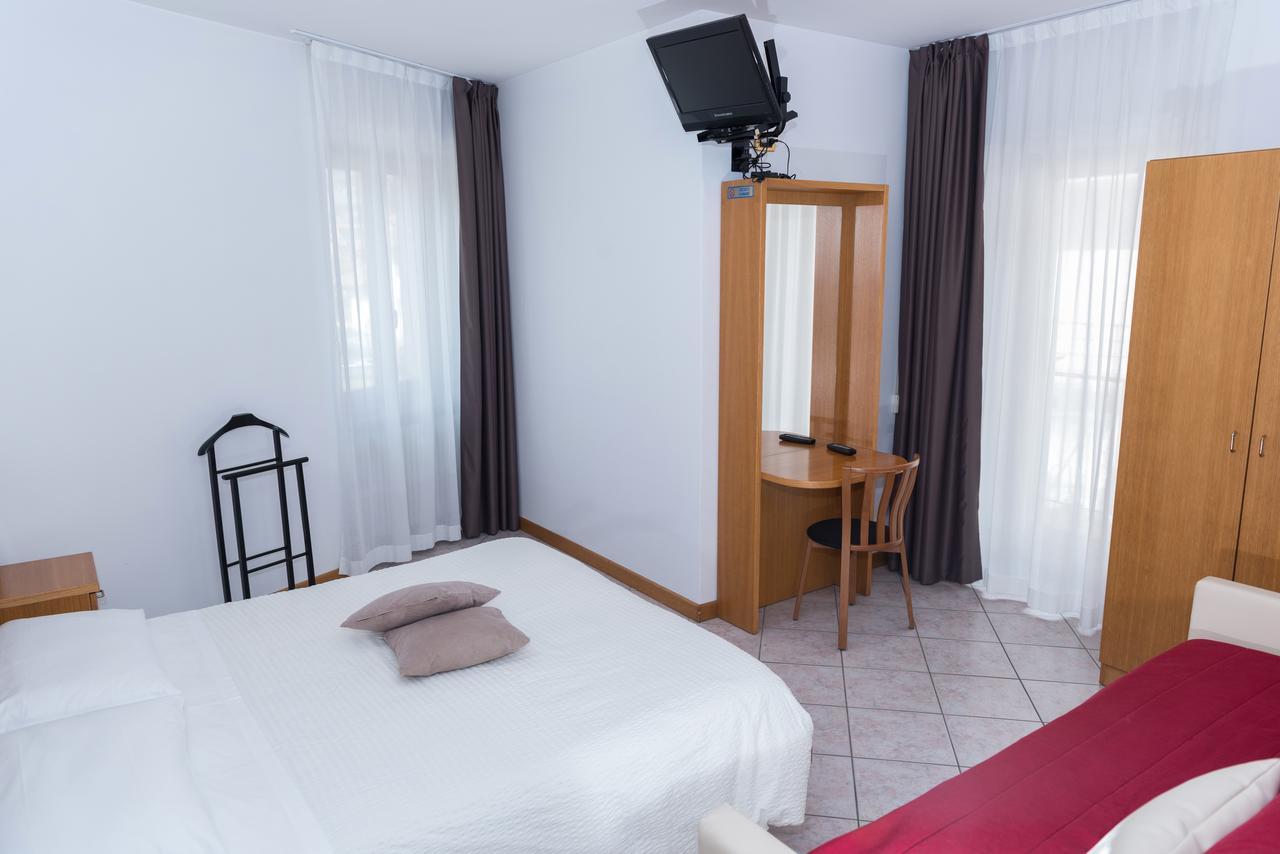 Albergo Ristorante Da Neni Мори Екстериор снимка